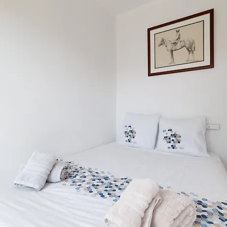 904 - Rooftop In Center, 100m Away