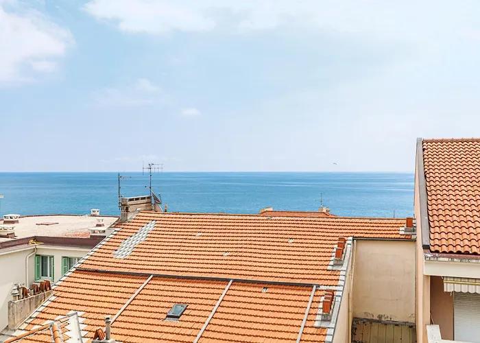 904 - Rooftop In Center, 100m Away