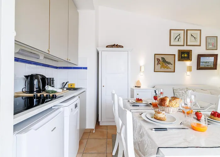 904 - Rooftop In Center, 100m Away Апартаменти